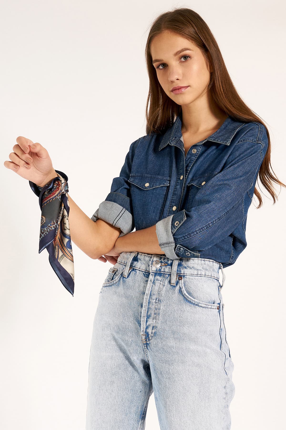 13458 Etro Desenli Lacivert Saten Bandana Fular 50x50 cm görsel 3