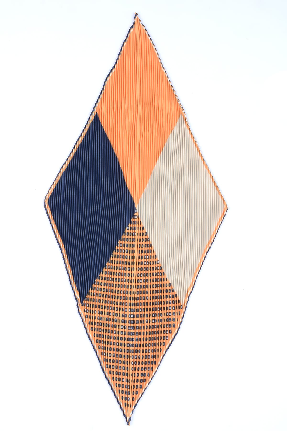 13484-1 Patchwork Desenli Pliseli Saten Bandana Fular 50x50 cm görsel 5