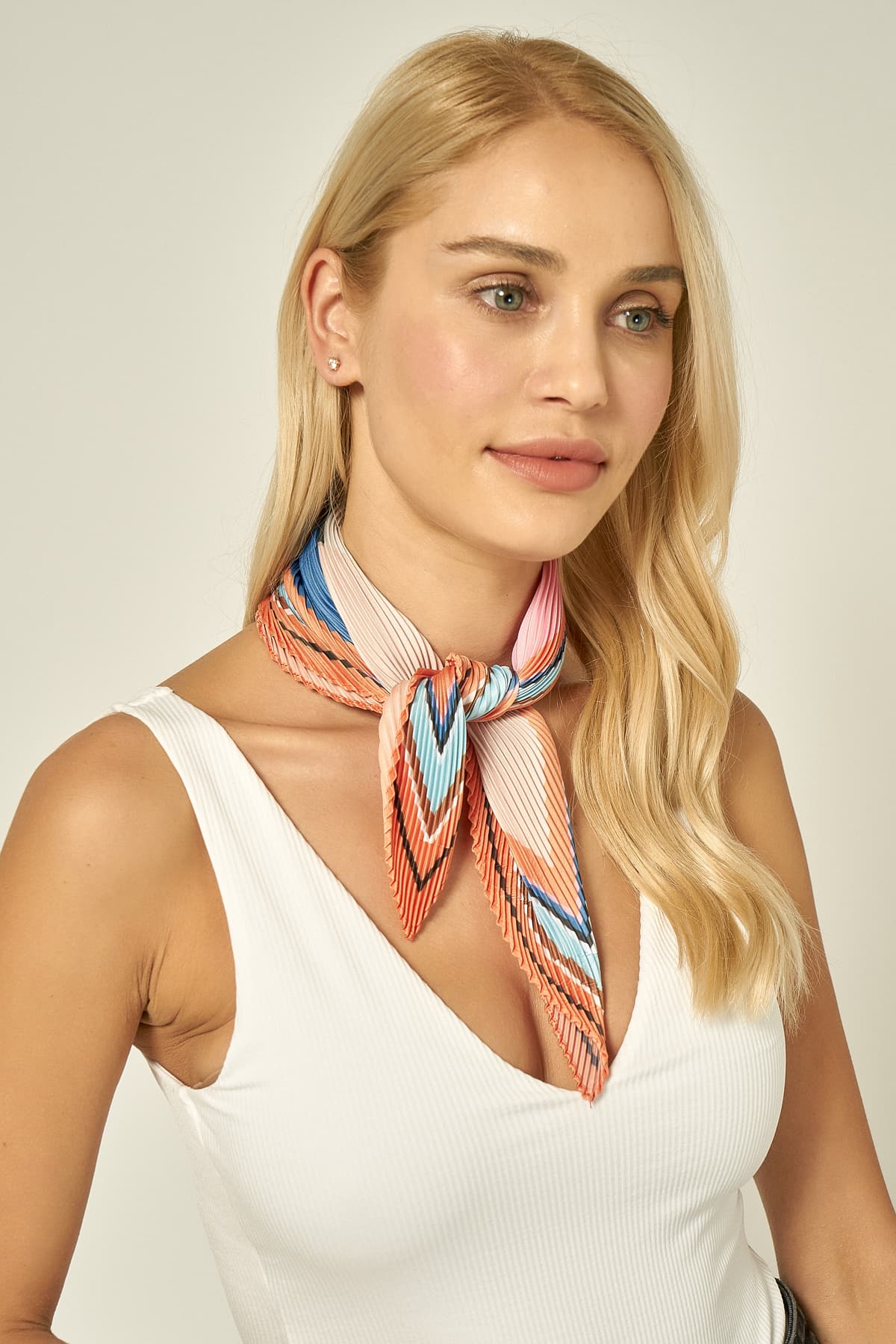 12398-1 Piliseli Turuncu Saten Bandana Fular 50x50 cm görsel 2
