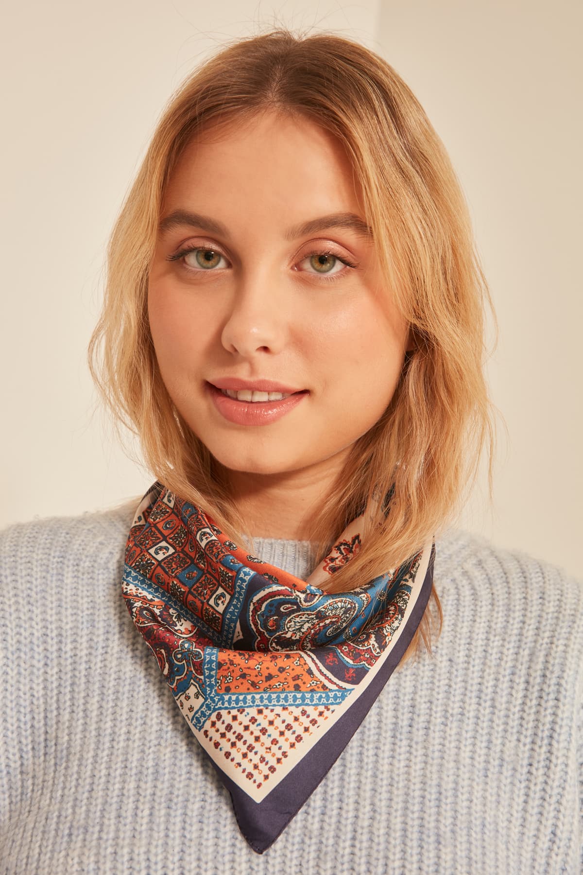 12353 Etro Desenli Lacivert Saten Bandana Fular 50x50 cm