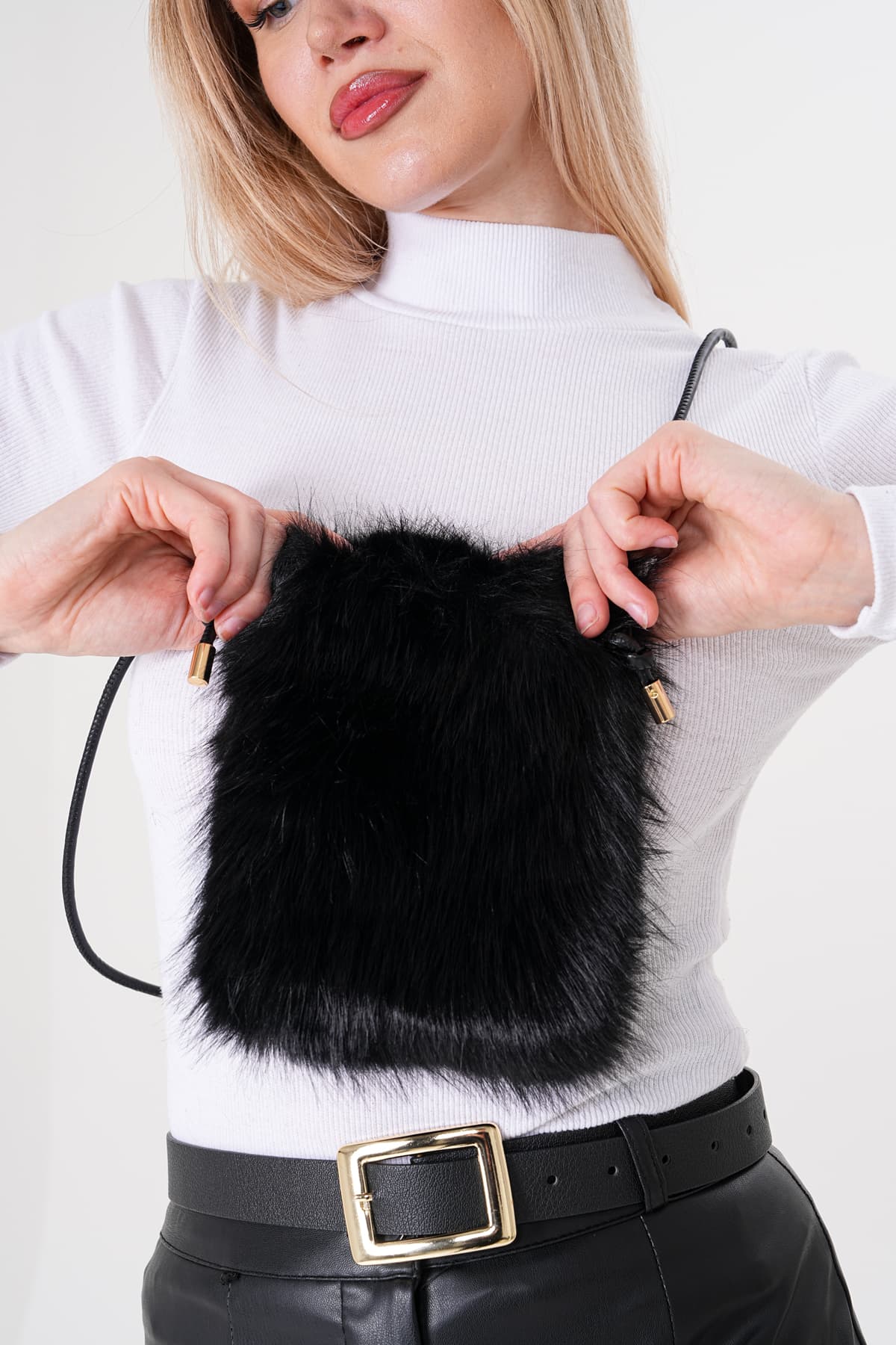 NWC-006 İçi Kadife Astarlı Siyah Mini Peluş Çanta görsel 3