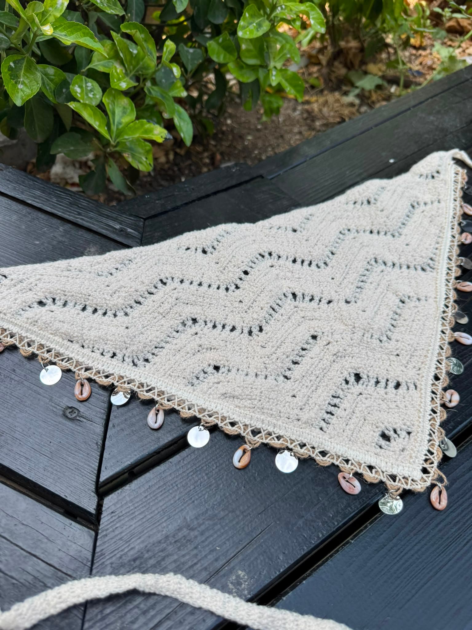 19095 Bej Denizkabuğu Saçaklı Üçgen İpli Fular 27x55 cm görsel 4