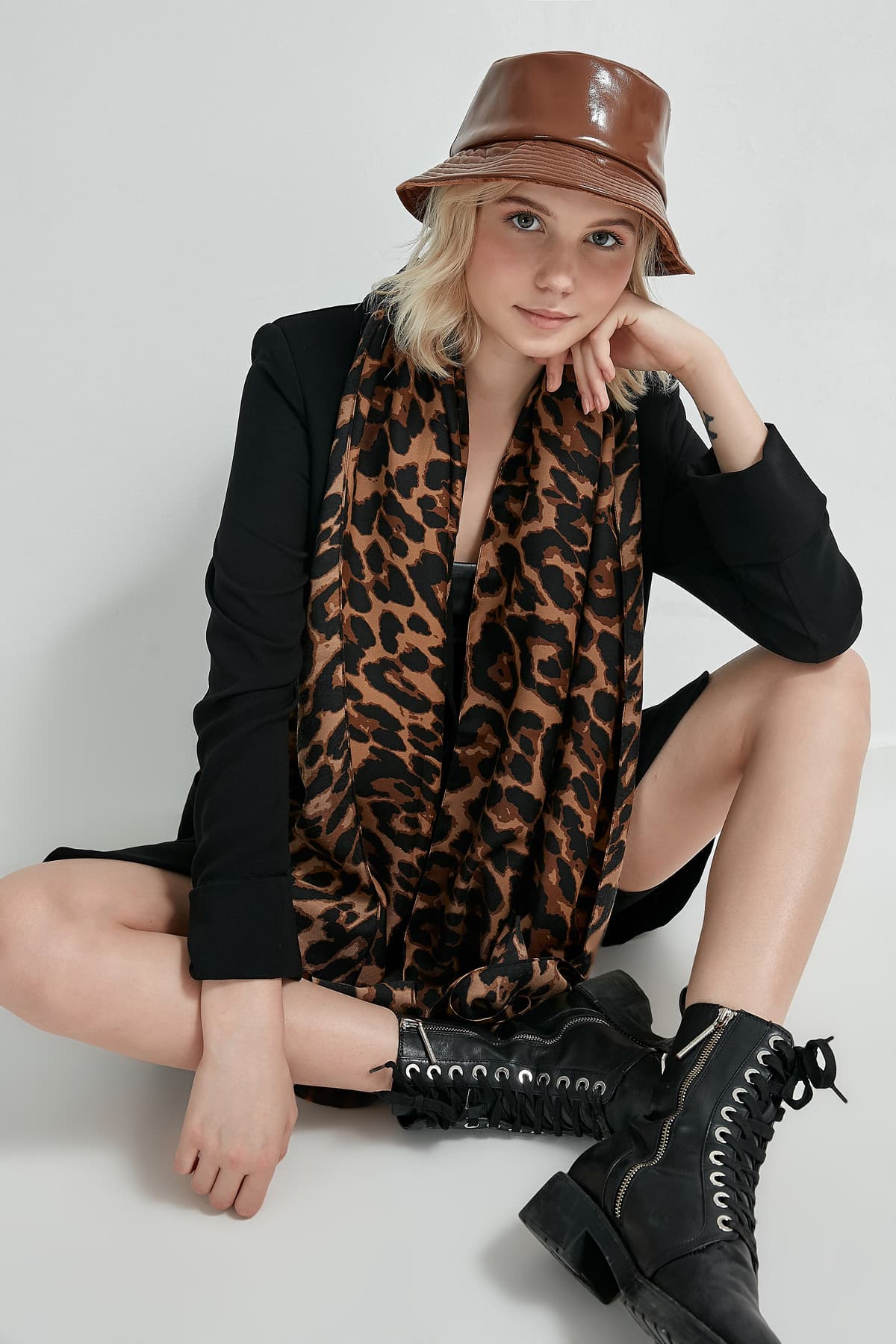 10862 Leopar Desenli Kahve Rengi Şal görsel 2