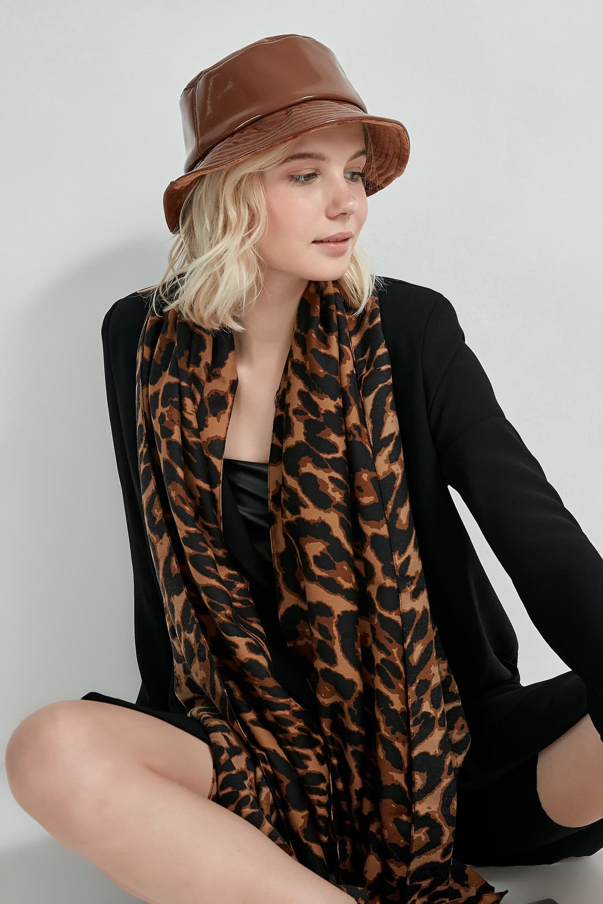 10862 Leopar Desenli Kahve Rengi Şal görsel 3