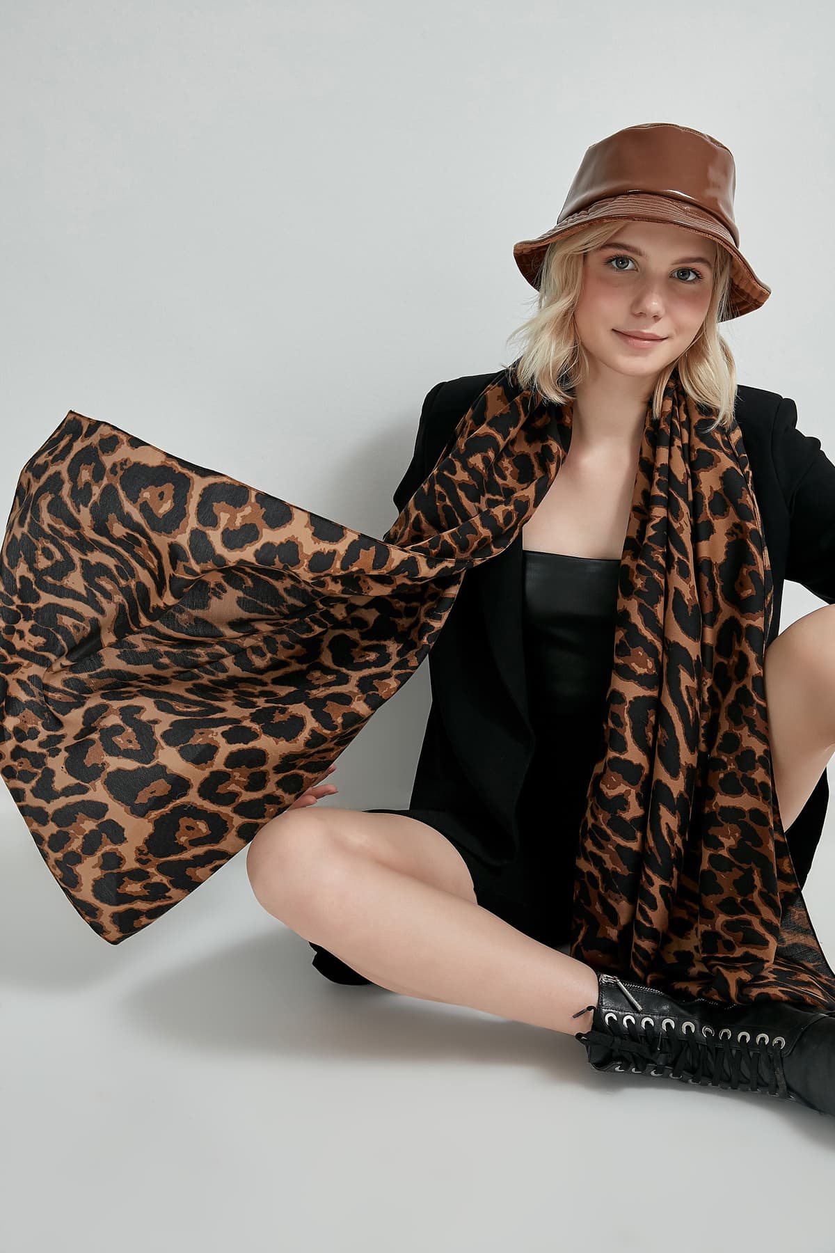 10862 Leopar Desenli Kahve Rengi Şal görsel 4