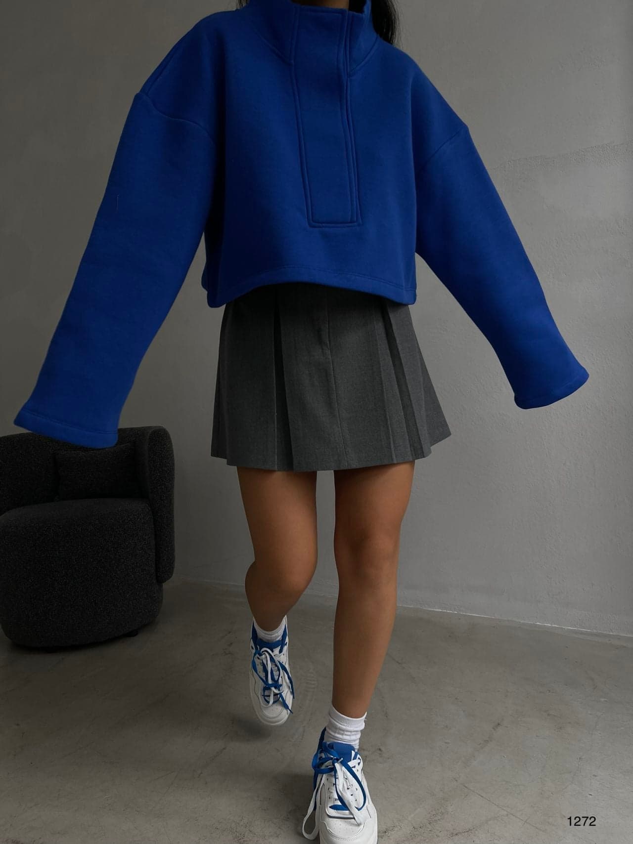 Yaka Detaylı Oversize Crop Sweat görsel 3