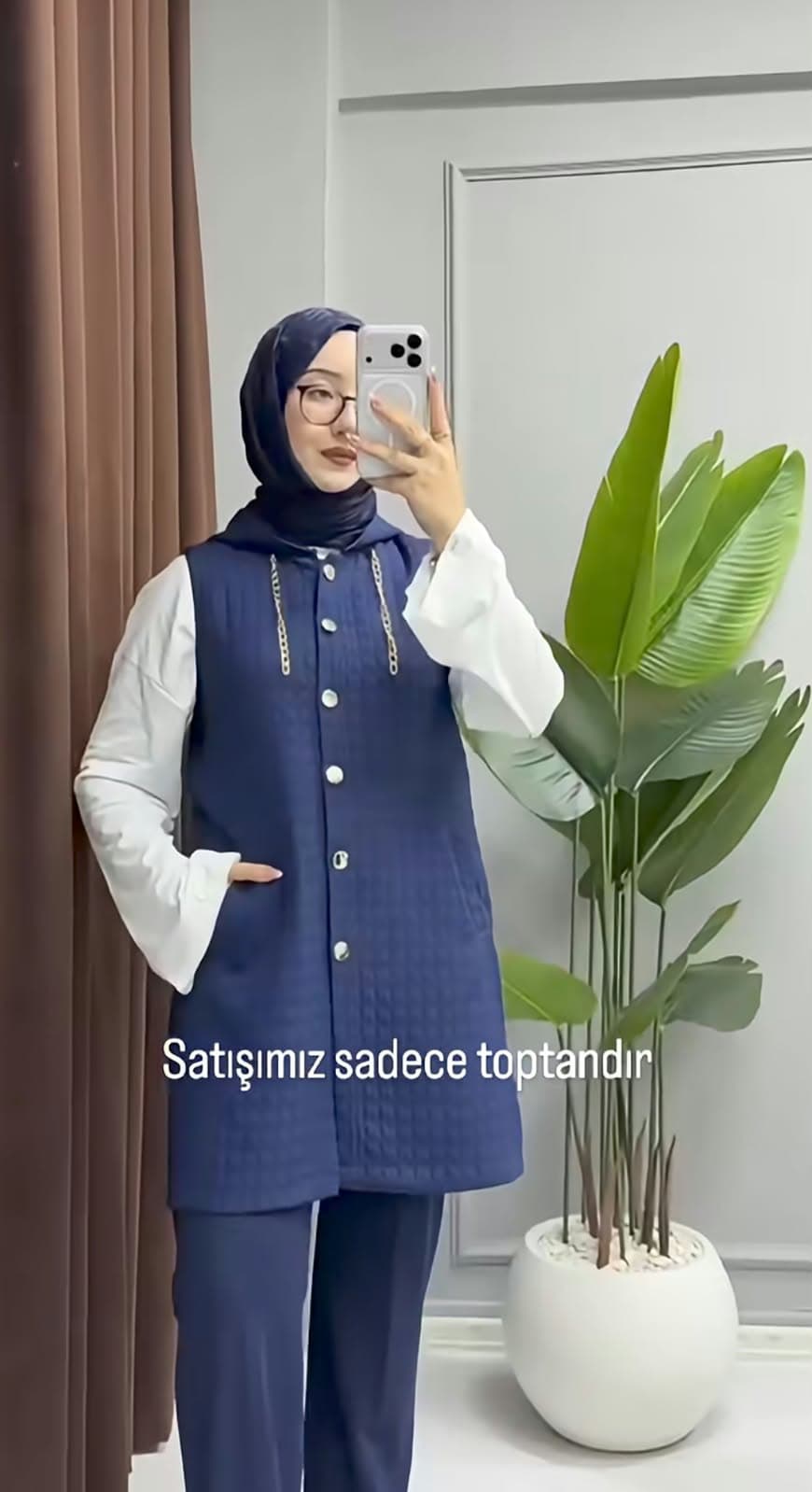 Kapitone Zincir Detaylı Kapüşonlu Uzun Yelek Toptan Satış