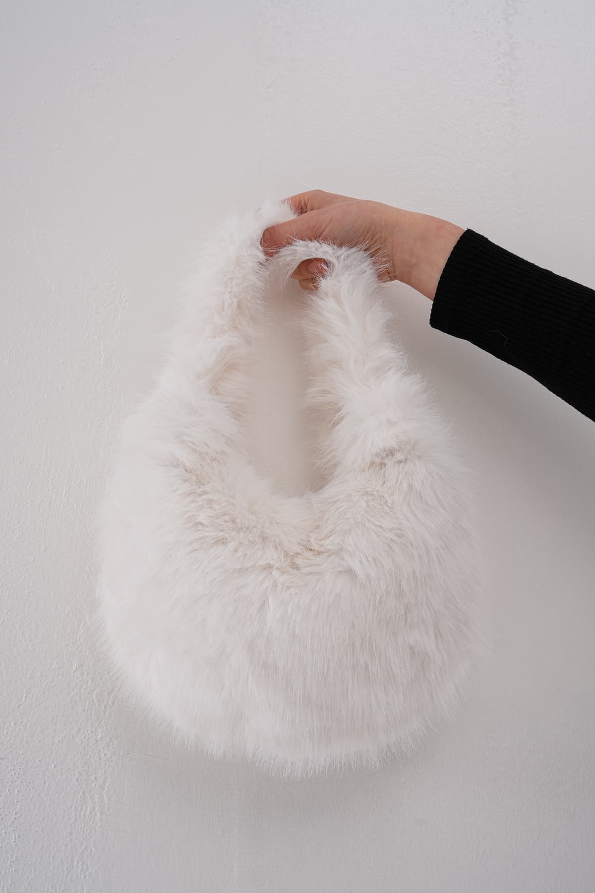 NWC-001 Beyaz Peluş Çanta görsel 5