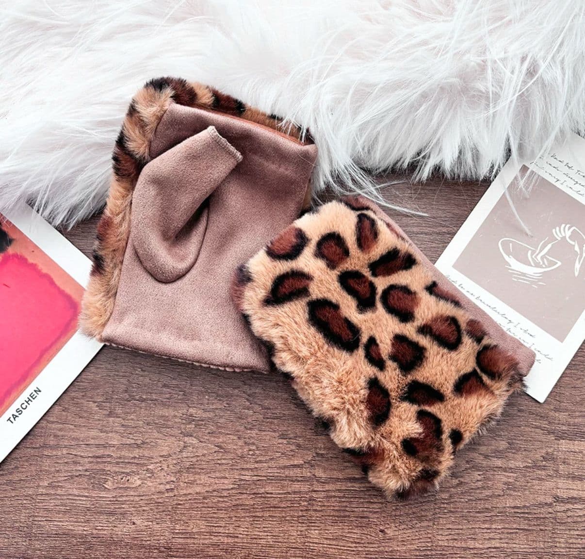 16043 Leopar Desen Peluş Vizon Kesik Eldiven görsel 5