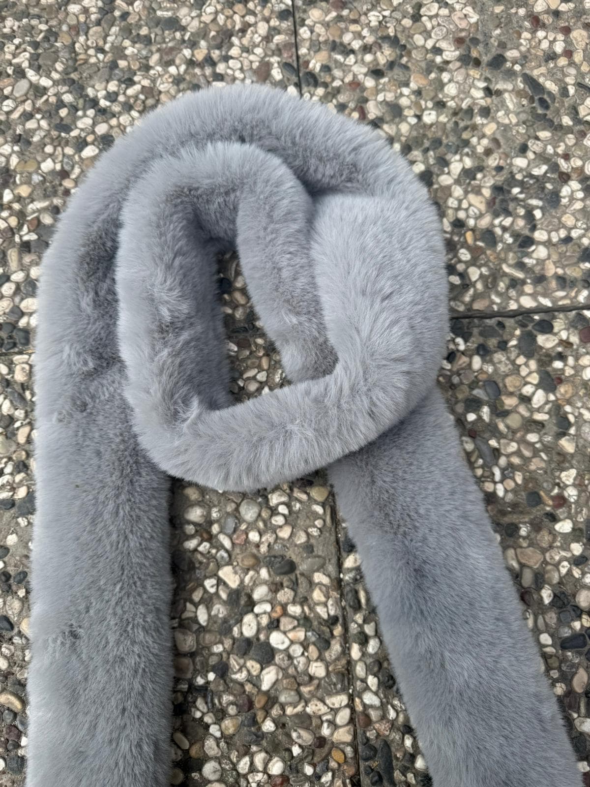 11252 Peluş Gri Uzun Kürk Boyunluk görsel 3