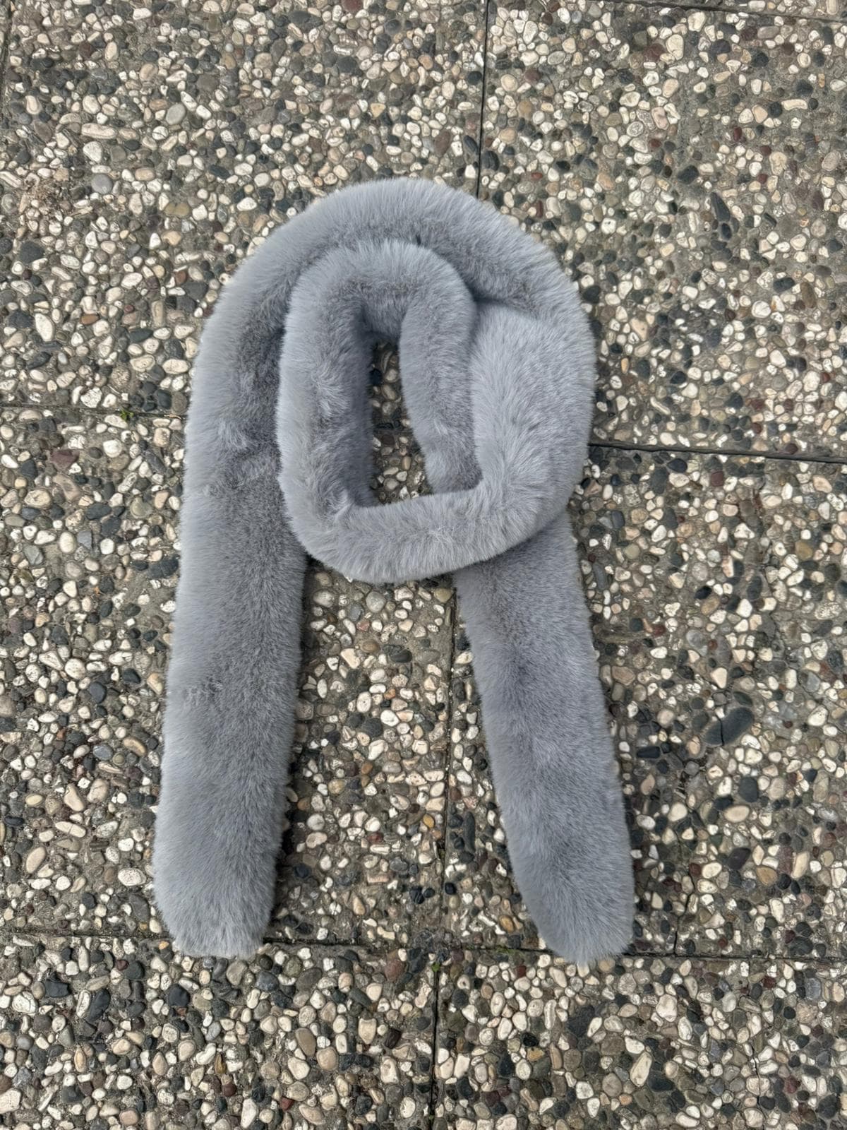 11252 Peluş Gri Uzun Kürk Boyunluk görsel 4
