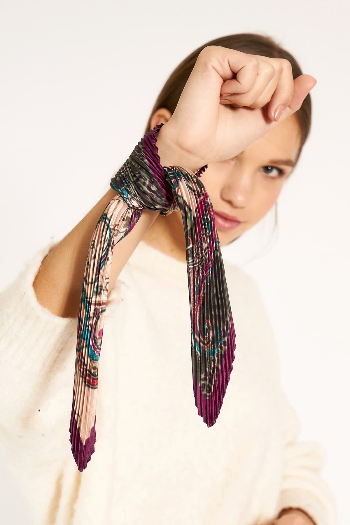 13458-1 Etro Desenli Mor Piliseli Saten Bandana Fular 50x50 cm görsel 2