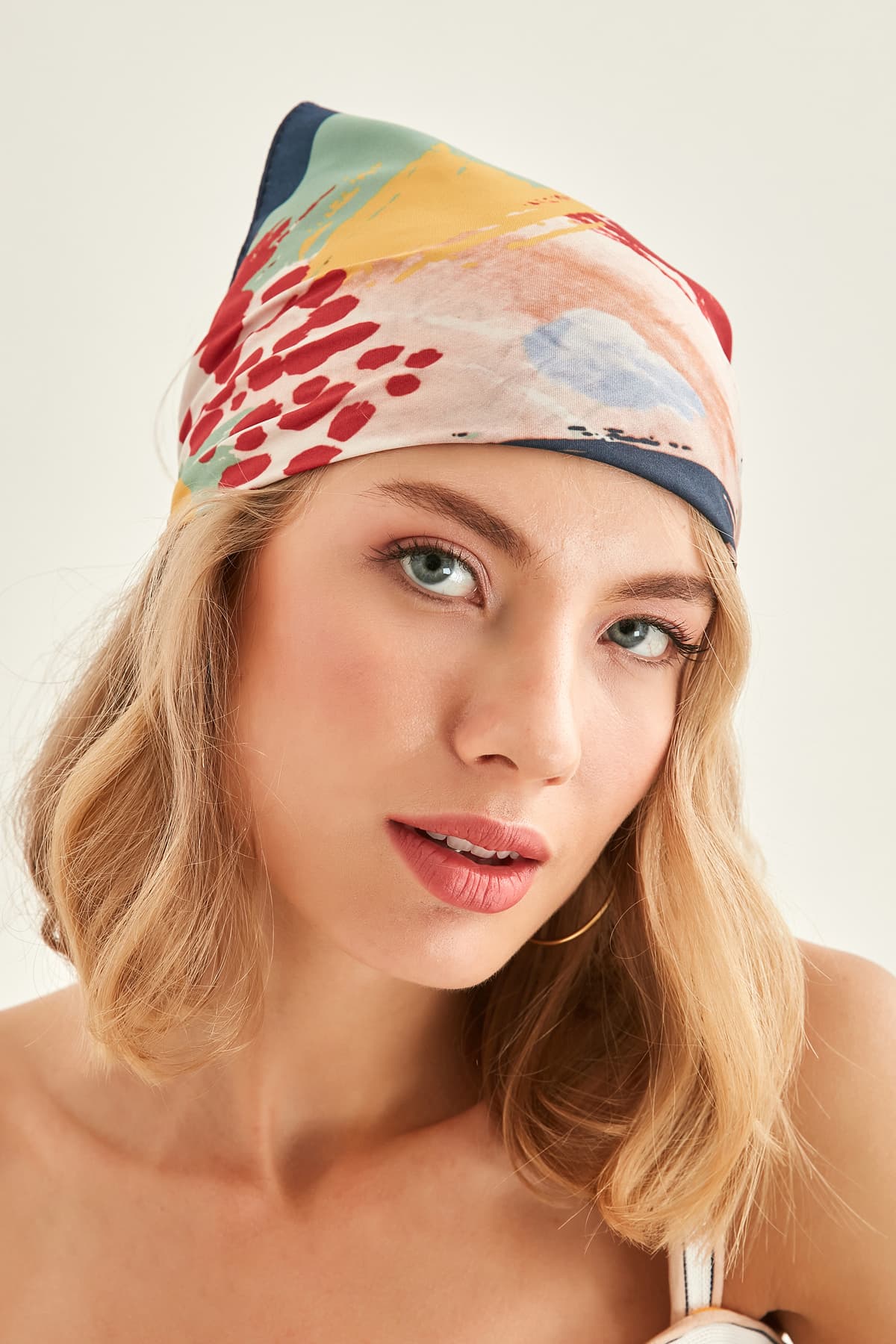 13750 Lacivert Kenarlıklı Renkli Saten Bandana Fular 50x50 cm görsel 5