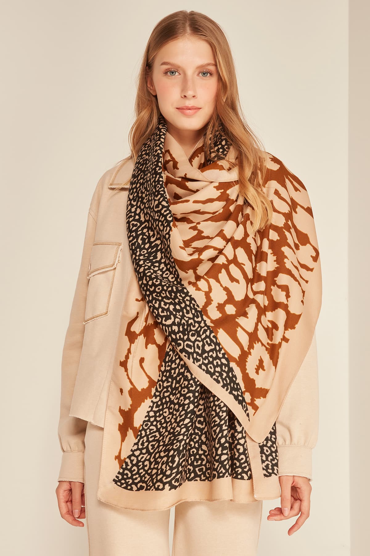 13955 Patchwork Leopar Desenli Bej Yumuşak Dokulu Şal görsel 2