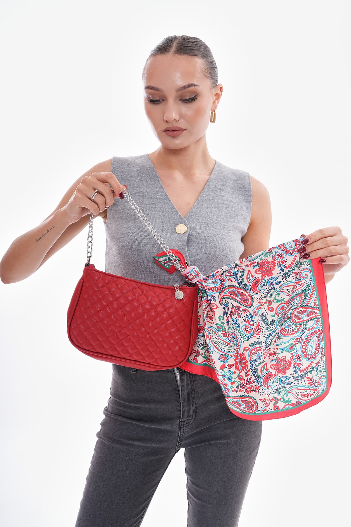 15318 Şal Desenli Kırmızı Saten Bandana Fular 50x50 cm
