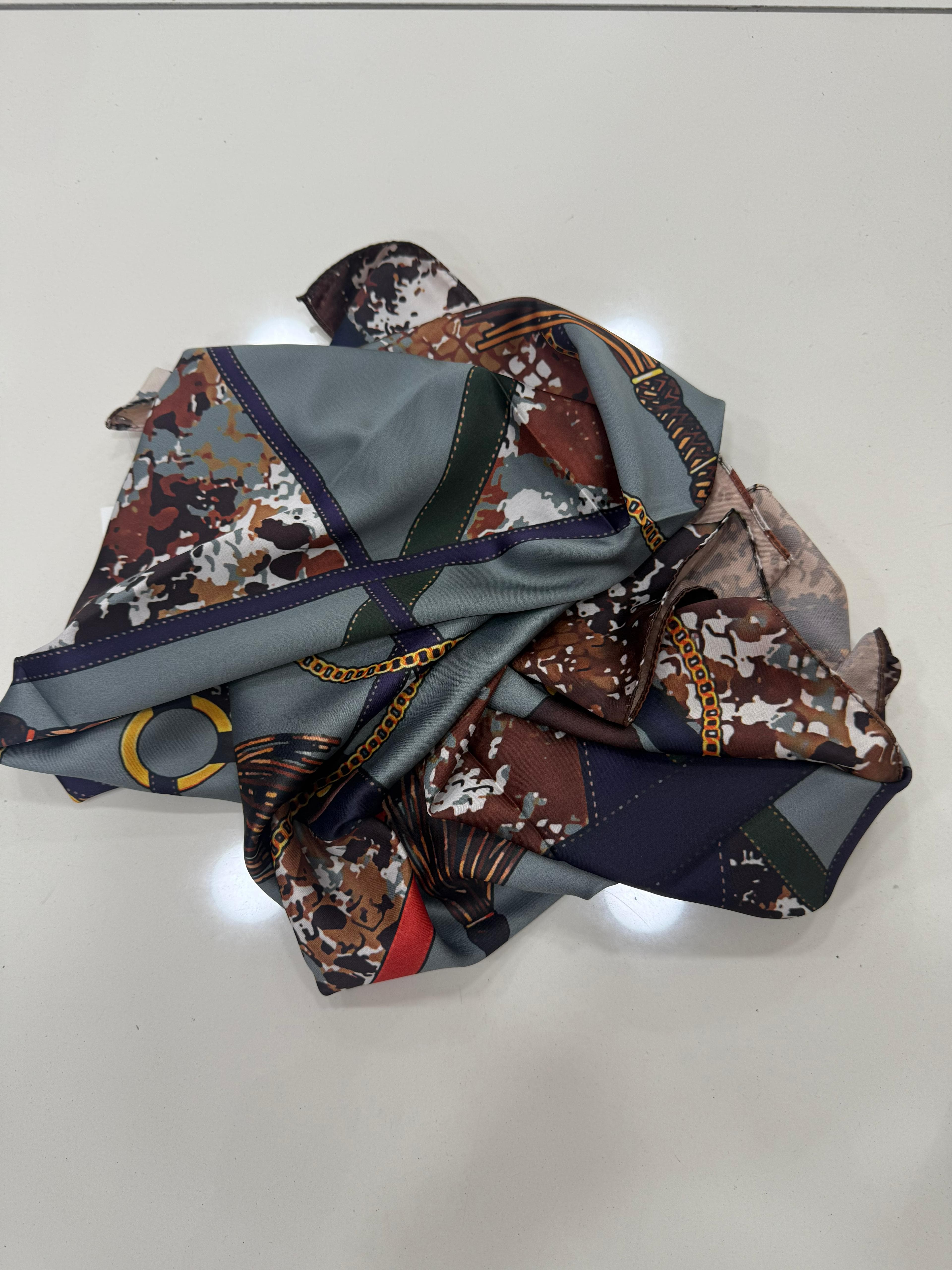 15358 Zincir Desenli Lacivert Çift Tarafı Baskılı Bandana Fular 90x90 cm görsel 2