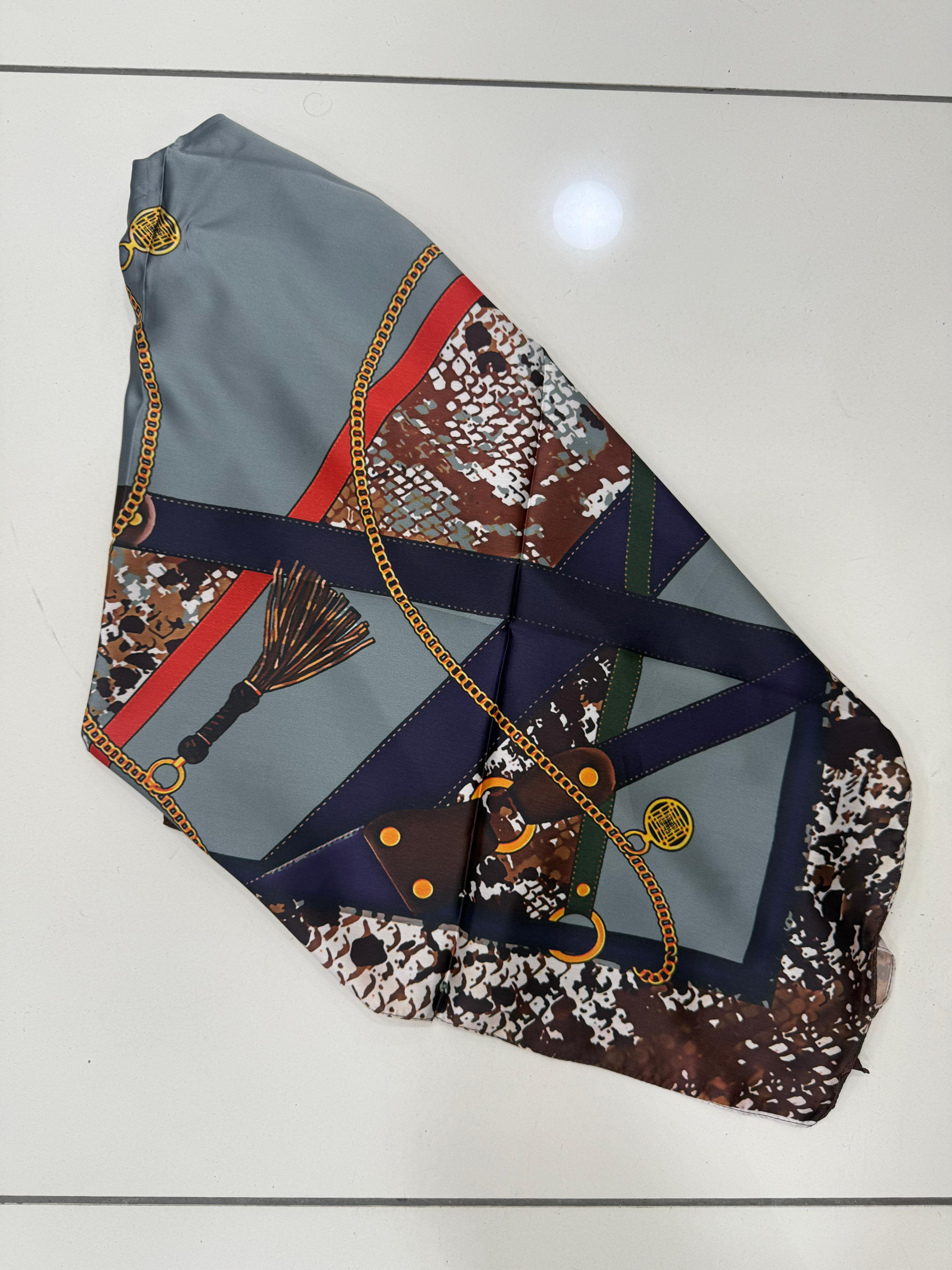 15358 Zincir Desenli Lacivert Çift Tarafı Baskılı Bandana Fular 90x90 cm görsel 3