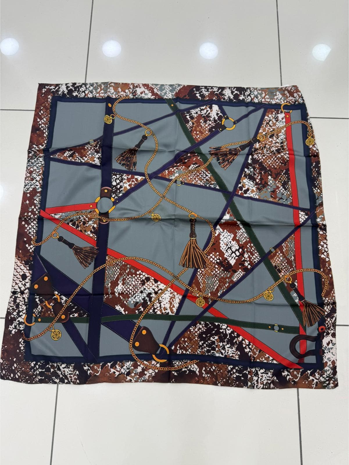 15358 Zincir Desenli Lacivert Çift Tarafı Baskılı Bandana Fular 90x90 cm görsel 4