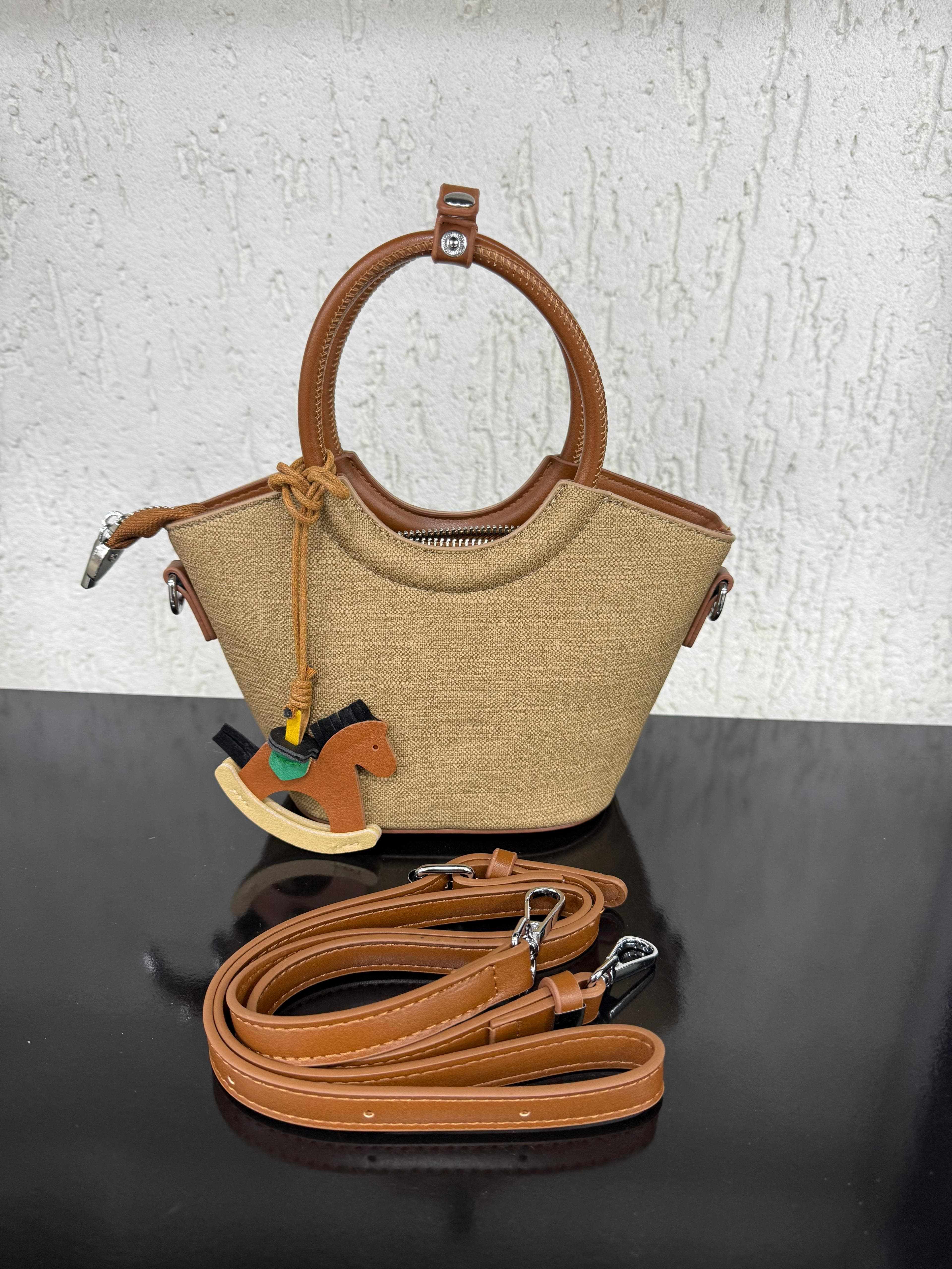 NWC-056 Charm Aksesuarlı Bej Çanta görsel 3