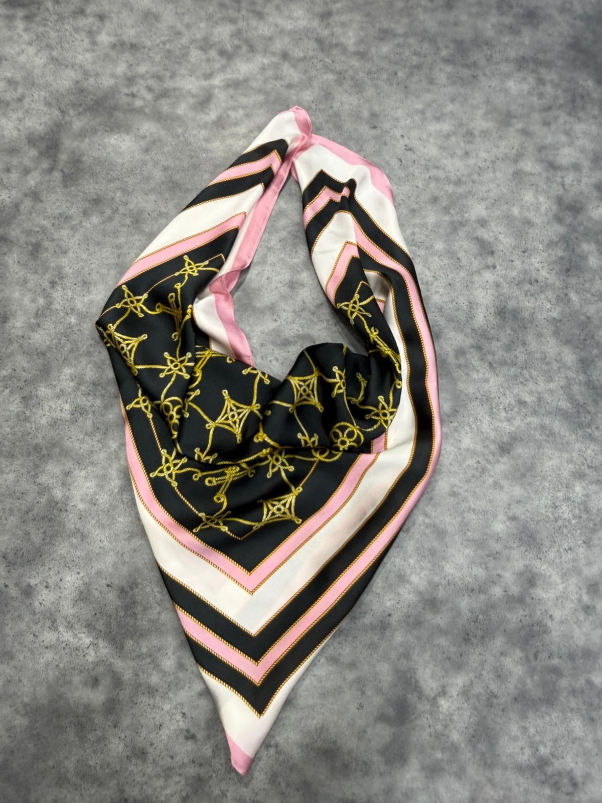15336 Desenli Pembe Bandana Fular 90x90 cm görsel 5