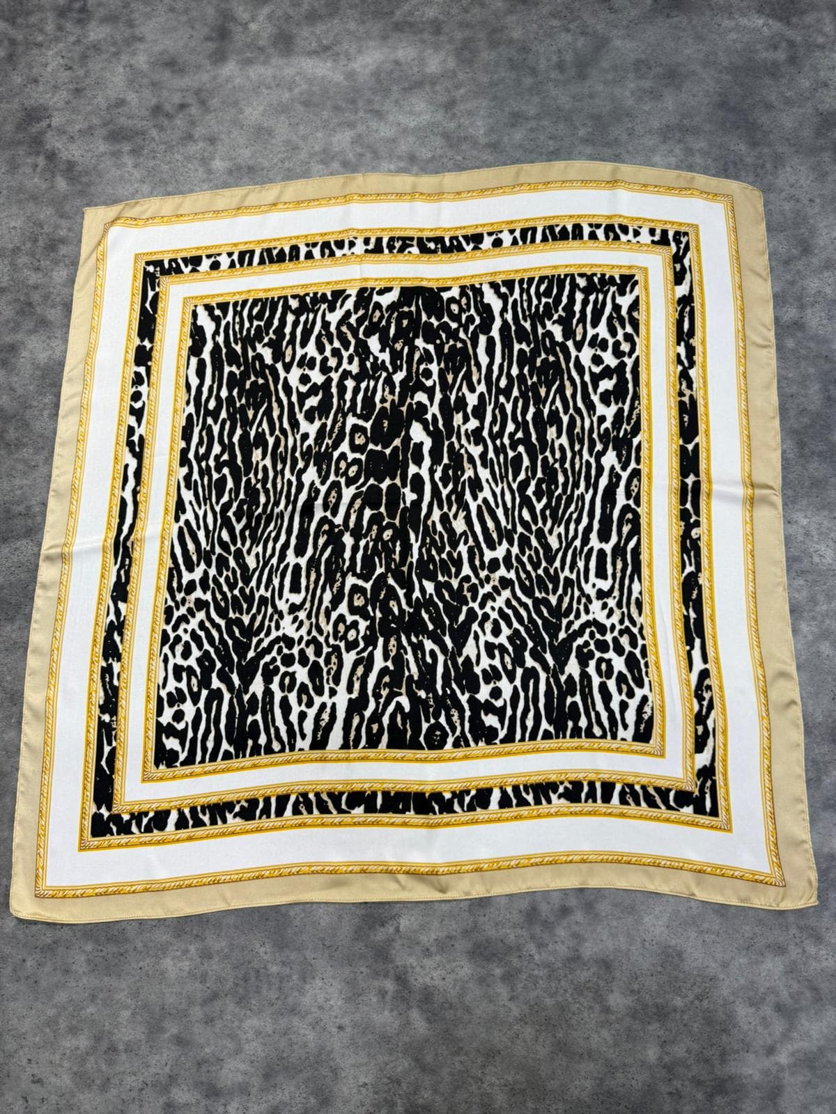 15337 Zebra Desenli Bej Bandana Fular 90x90 cm görsel 2