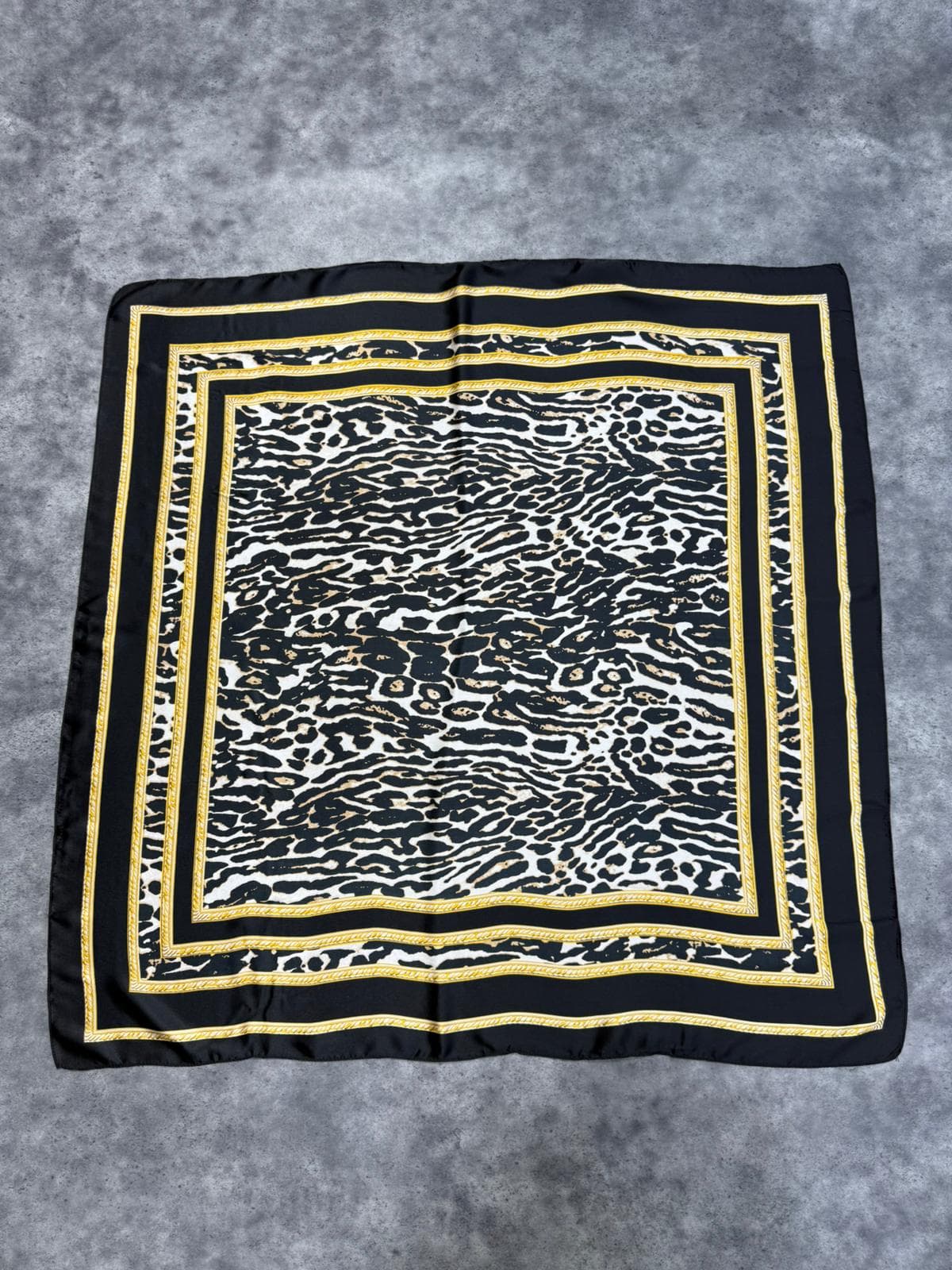 15337 Zebra Desenli Siyah Bandana Fular 90x90 cm görsel 2