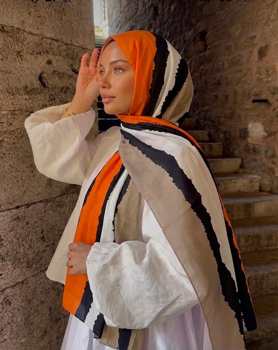 15390 Pastel Desenli Siyah Saten Şal 90x180 cm görsel 2