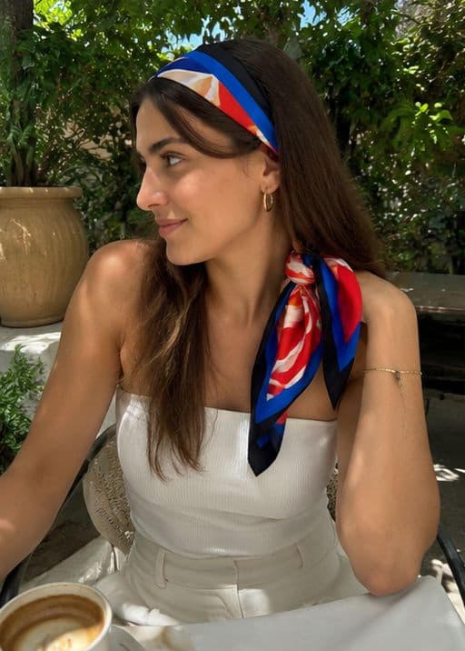 15410 Siyah Çok Renkli Çiçek Desenli Bandana Fular 70x70 cm görsel 4