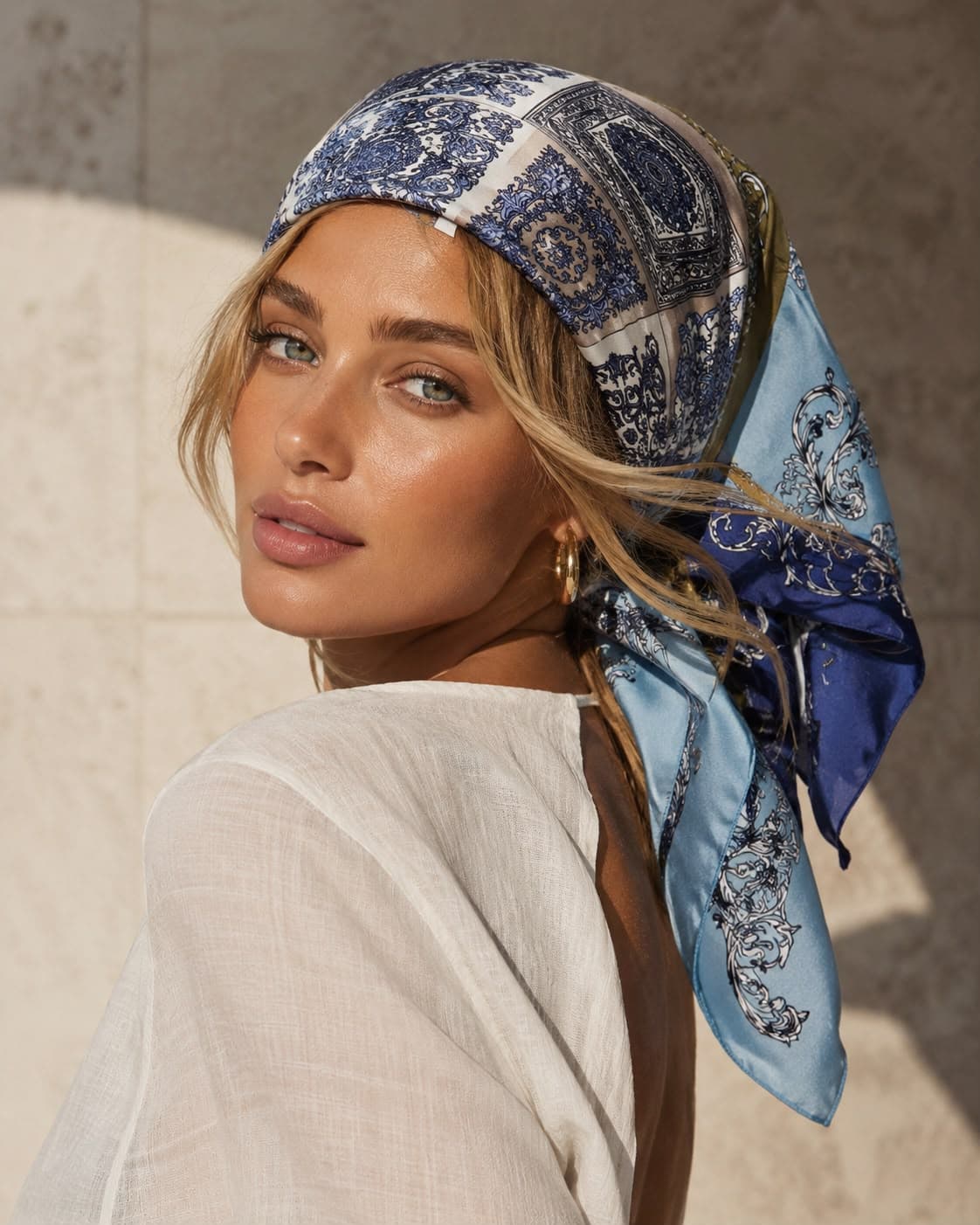 15415 Etnik Desen Lacivert Bandana Fular 70x70 cm görsel 3