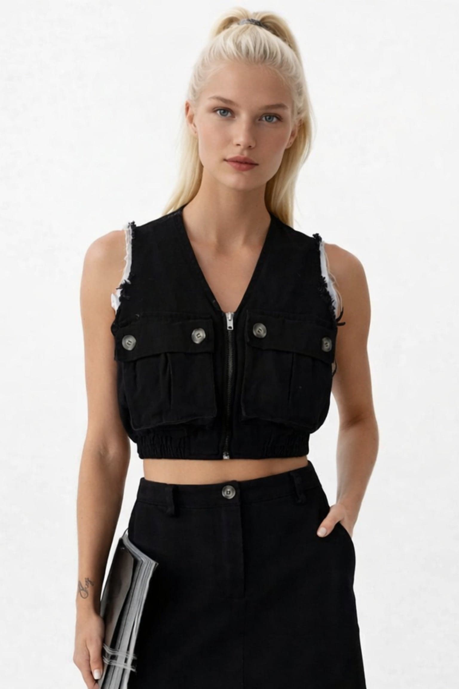 V Yaka Düğmeli Crop Yelek görsel 2