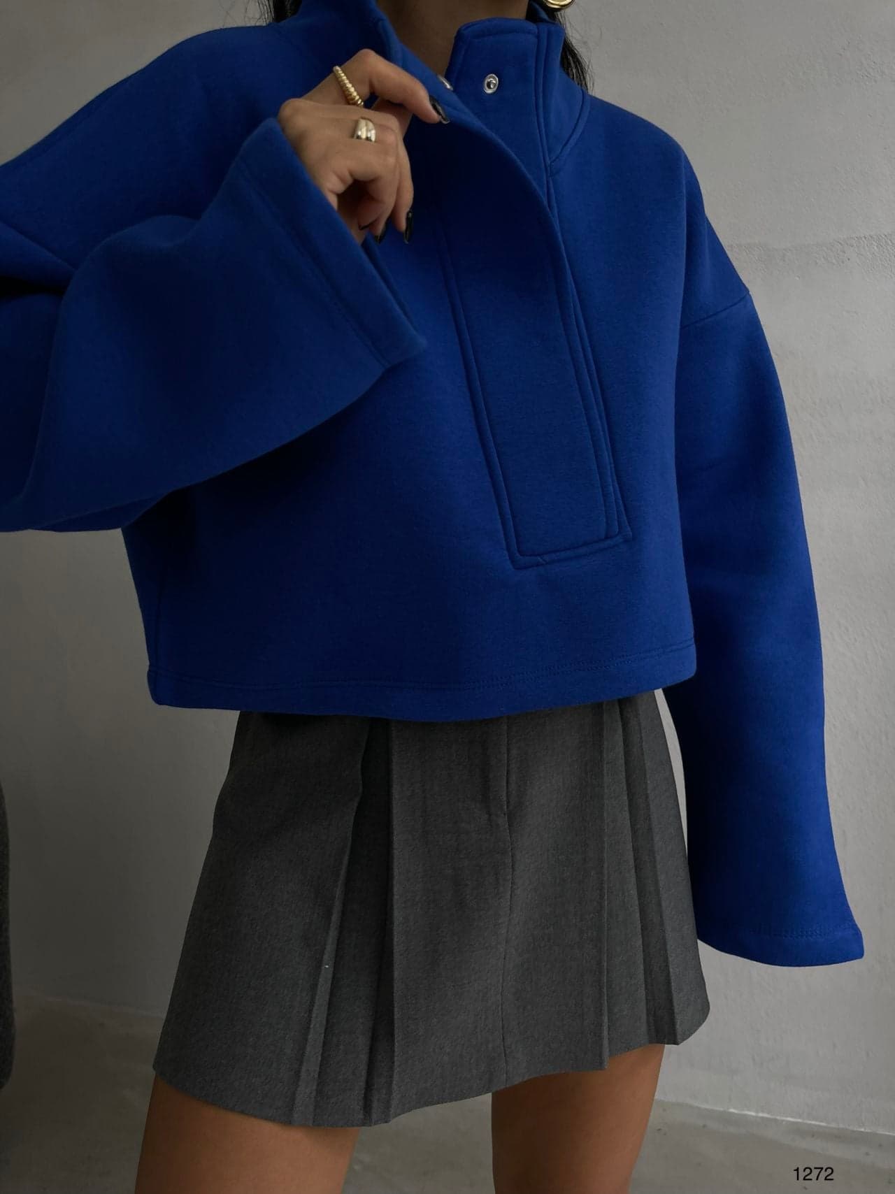 Yaka Detaylı Oversize Crop Sweat görsel 1