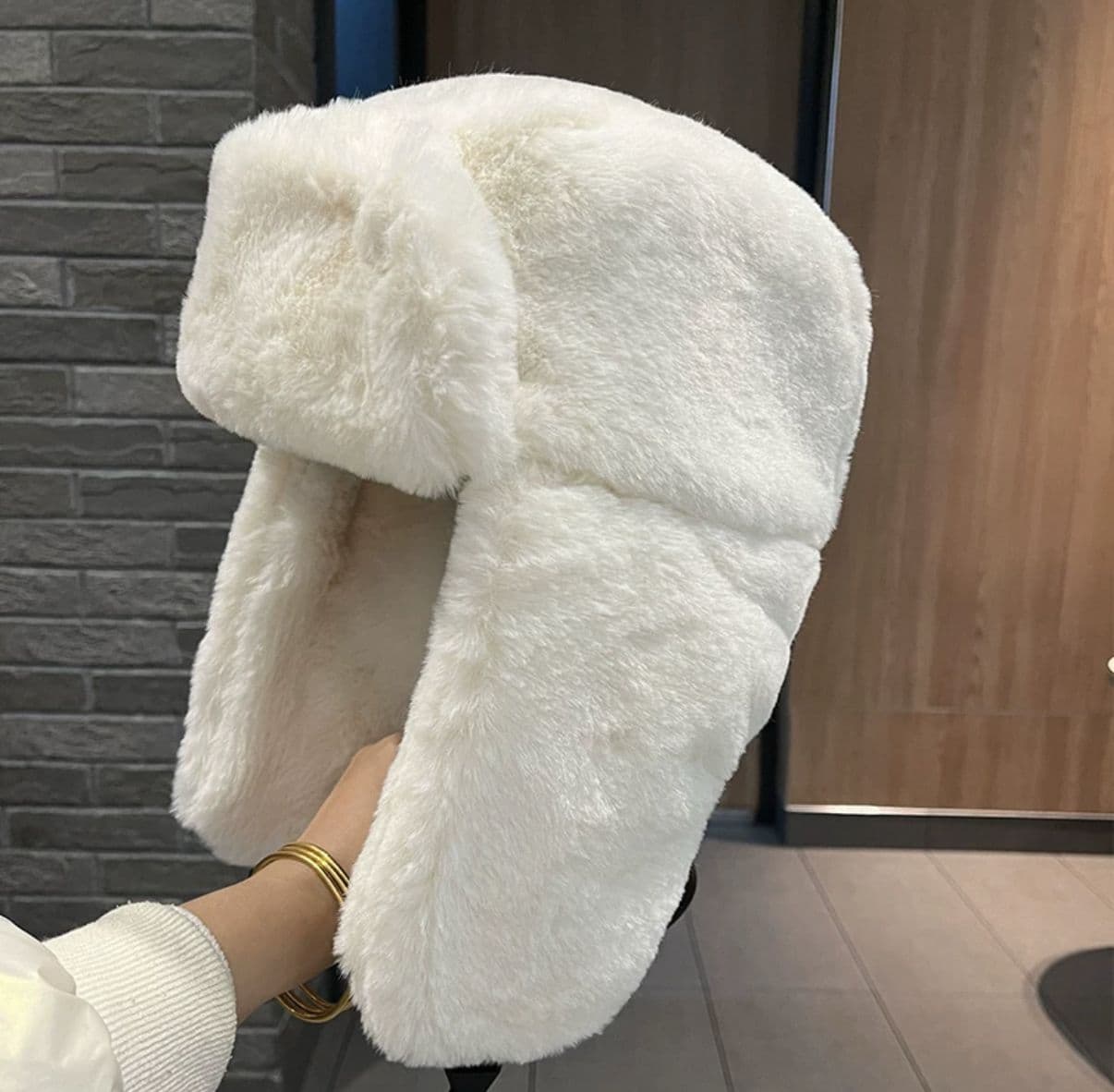 12806 Klipsli Peluş Beyaz Pilot Şapka Bere görsel 4