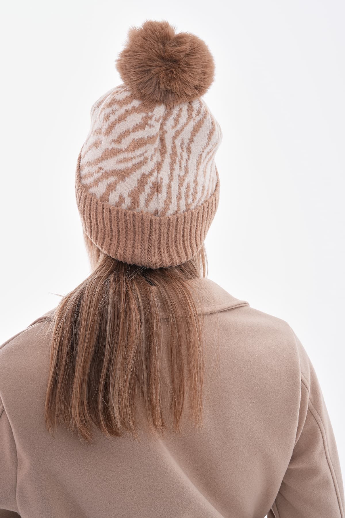 14664 Ponponlu Zebra Desen Camel Bere görsel 5