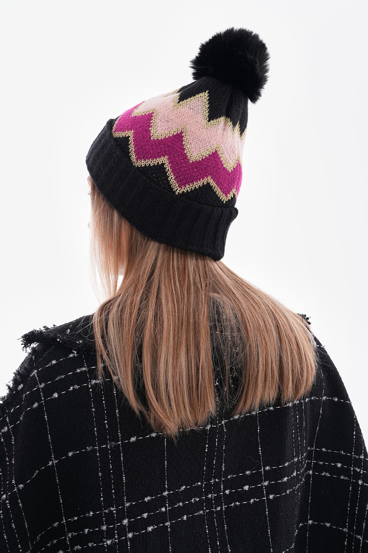 14680 Ponponlu Zigzag Desenli Siyah Fuşya Bere görsel 4