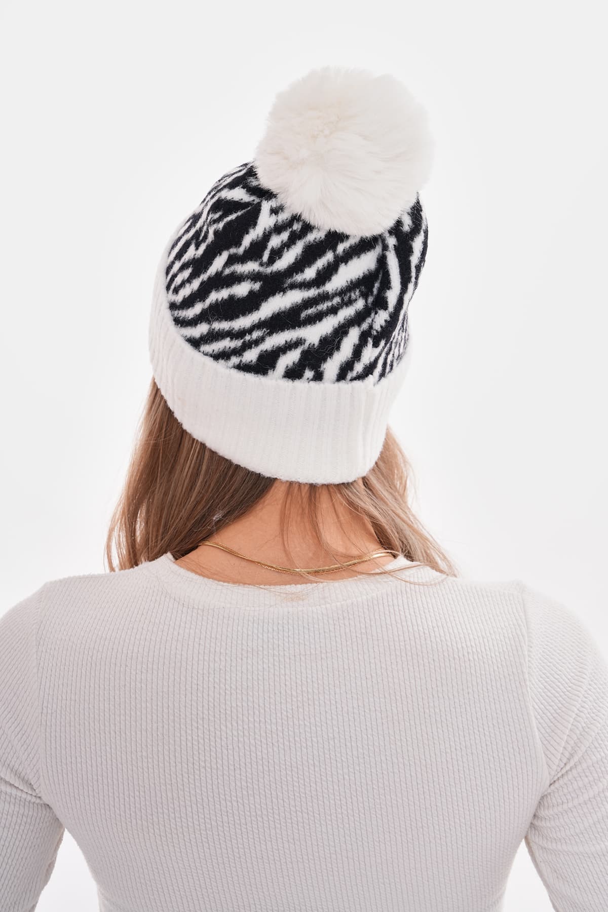 14664 Ponponlu Zebra Desen Beyaz Bere görsel 4