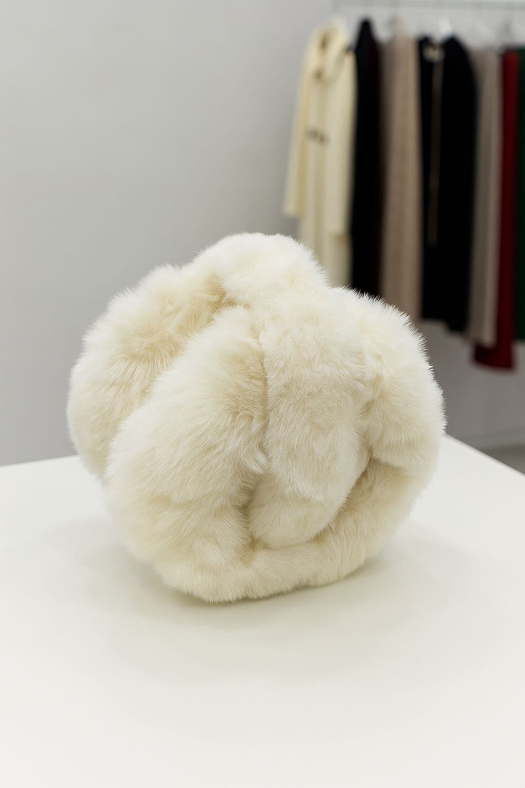 18014 Peluş Beyaz Kulaklık görsel 2