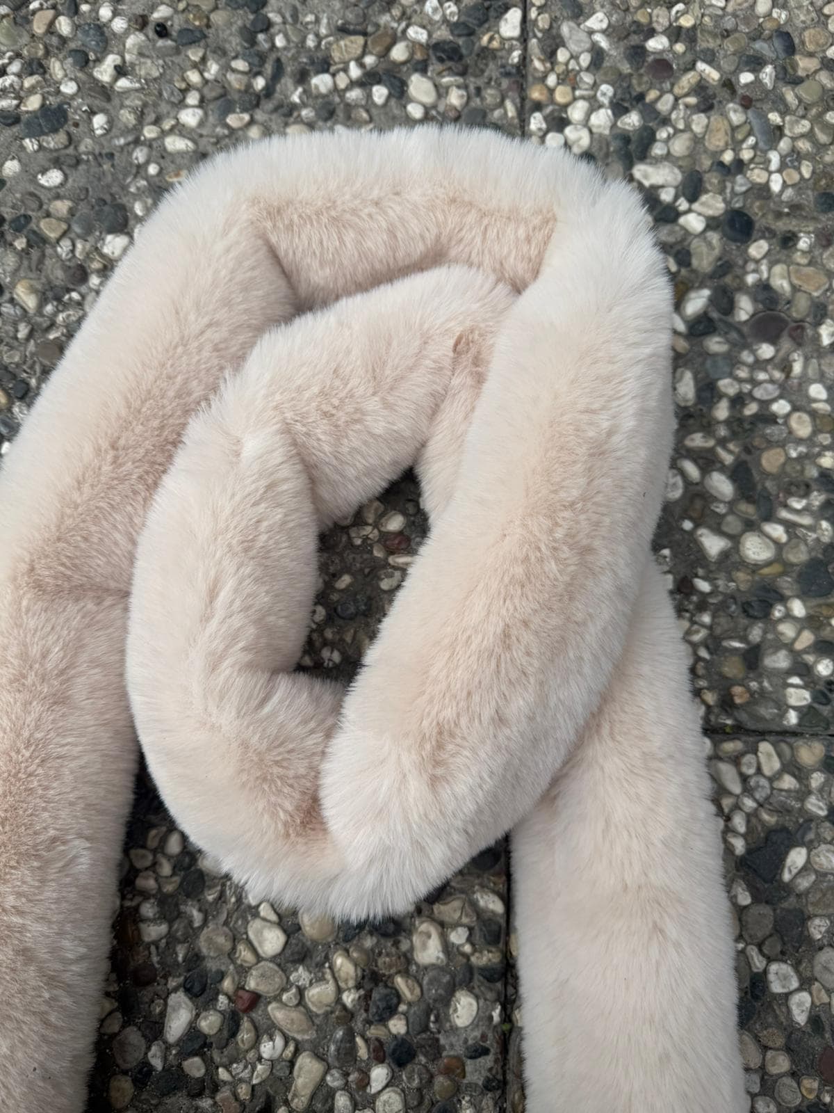11252 Peluş Bej Uzun Kürk Boyunluk görsel 2