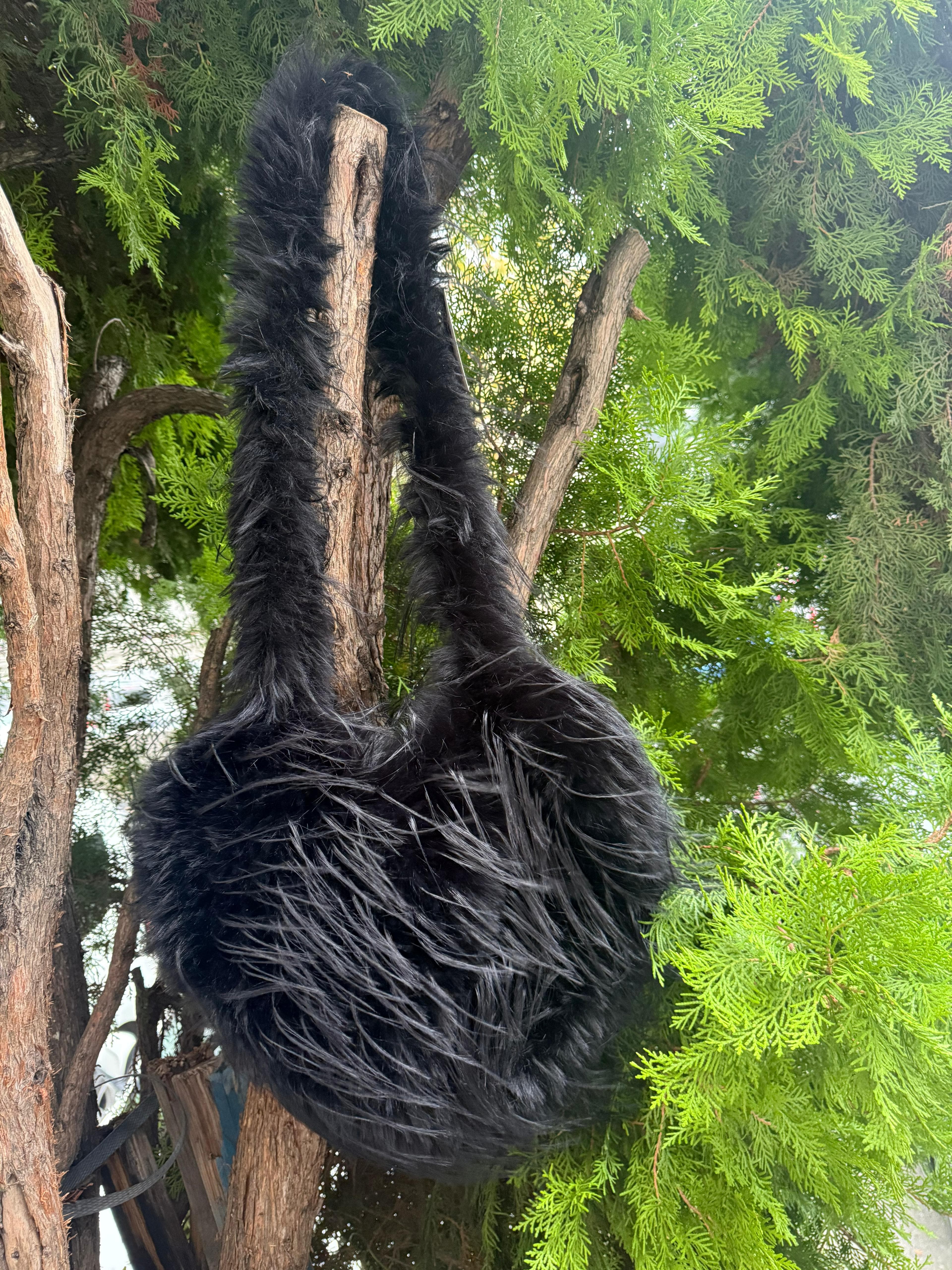 NWC-052 Peluş Püsküllü Siyah Çanta görsel 2