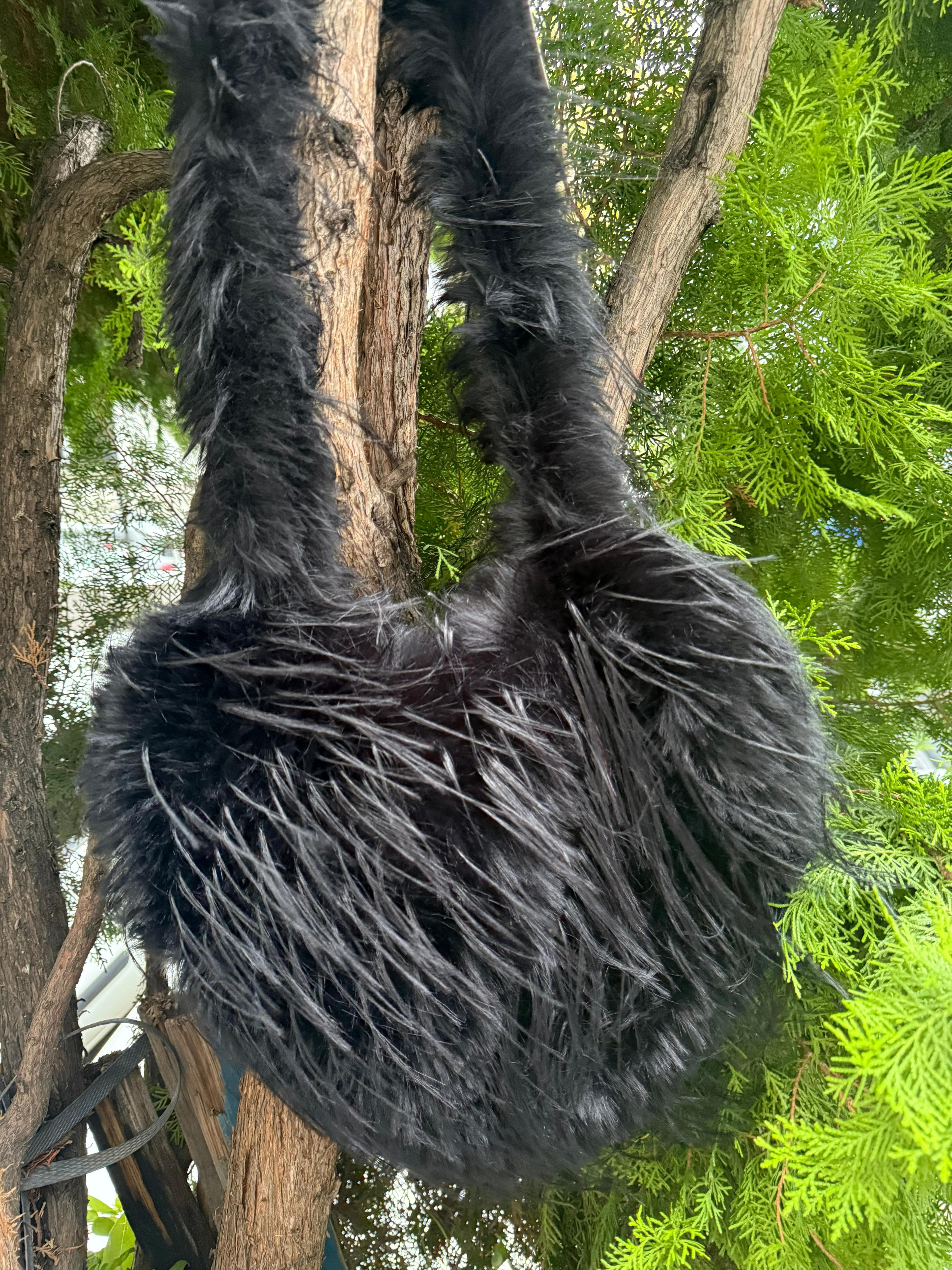 NWC-052 Peluş Püsküllü Siyah Çanta görsel 3