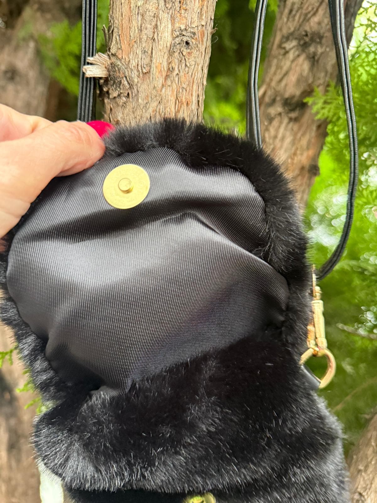 NWC-036 Peluş Siyah Mıknatıslı Mini Çanta görsel 4